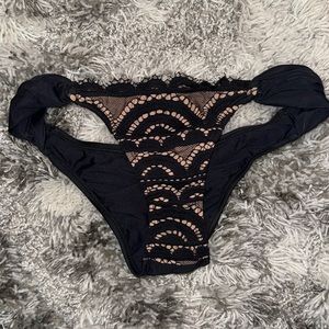 Black pilyq lace swim bottoms///size SMALL